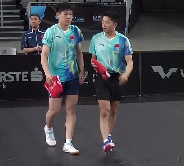 温瑞博男双也输了，挑战赛颗粒无收。发现温瑞博和袁励岑沟通比混双好，暂停时刘恒布