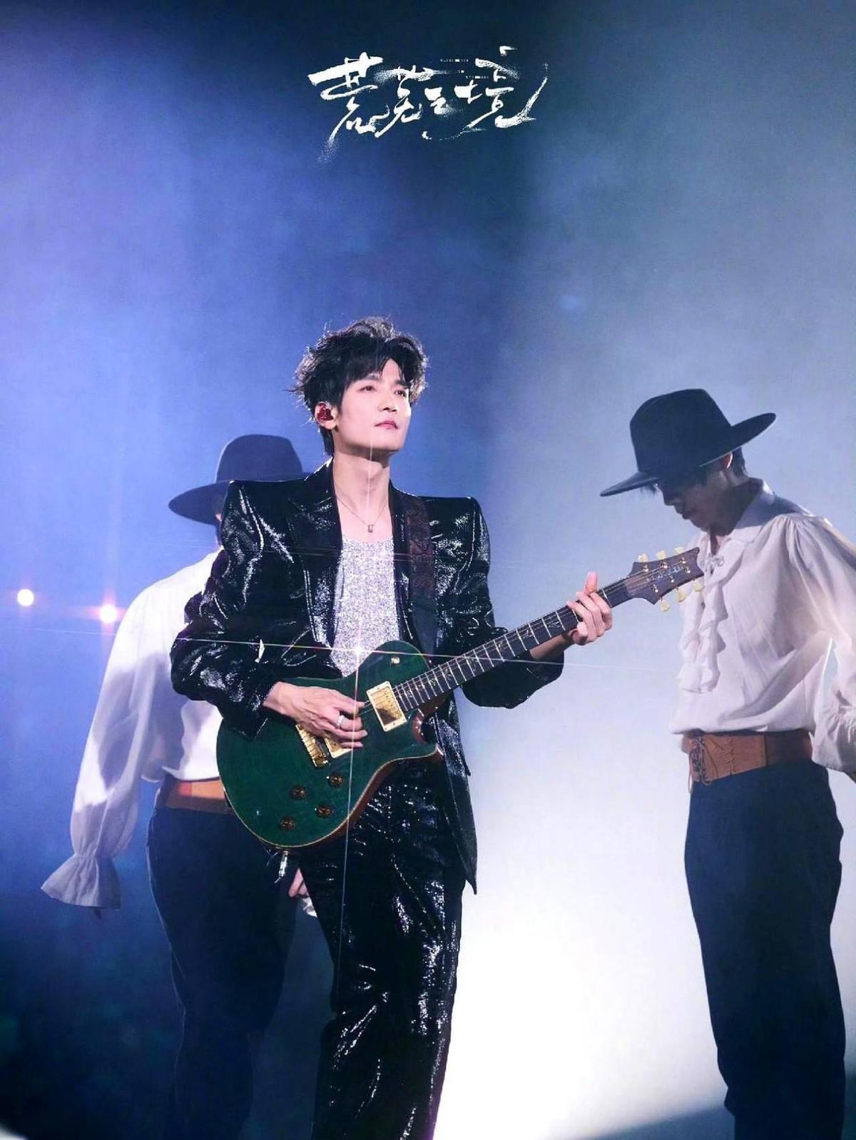 苏醒缺席陈楚生演唱会，你猜他在干嘛？凌晨三点改陈楚生的新歌歌词。妻子带孩子在