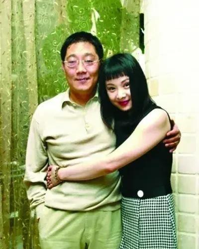 2010年，著名音乐人苏越因诈骗5746万被捕入狱，这场突如其来的风暴彻底击碎了