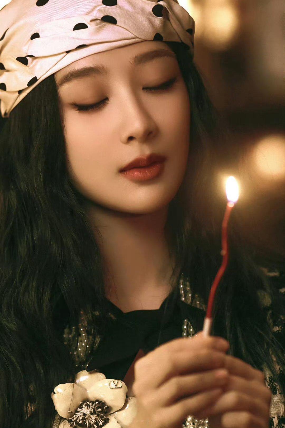 杨紫这组图好像华伦千金啊！这是什么时期的图，也太惊艳了​​​