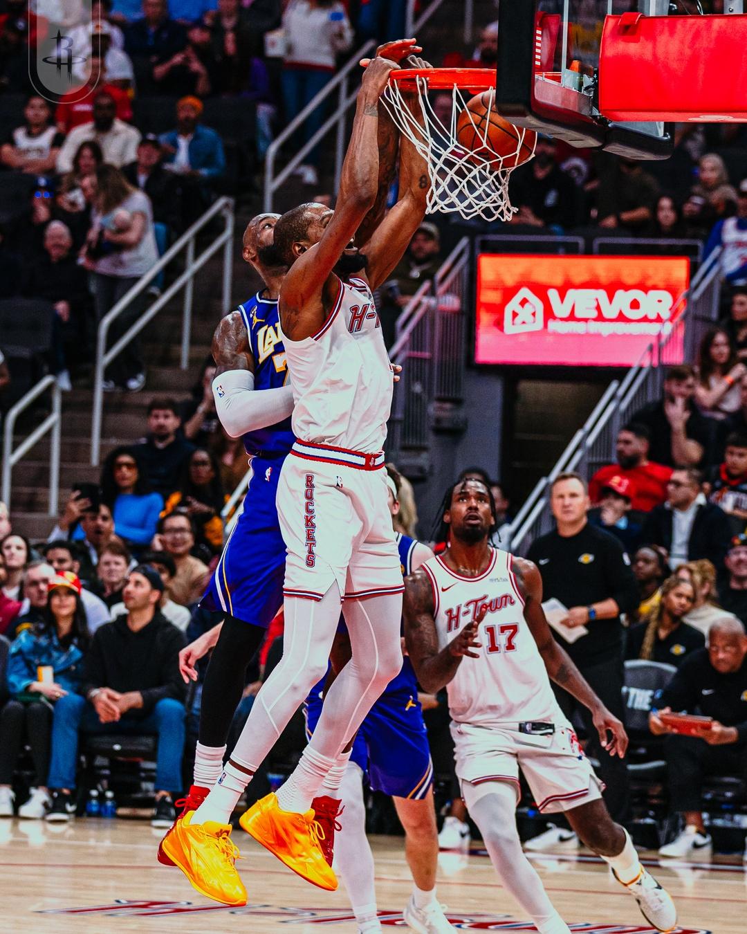 火箭缺一个攻防一体的超级后卫看看马刺，哪怕后卫线爆满，依旧选择哈珀，而不是缺