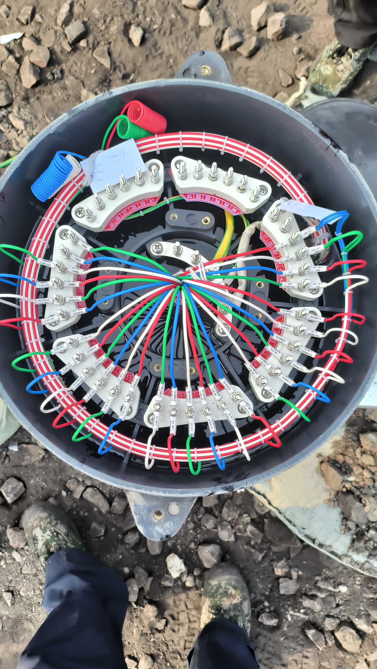 疯了吧！同样是工程一线干活，有人日入500、800，干完就拿钱，路费全报销；有人