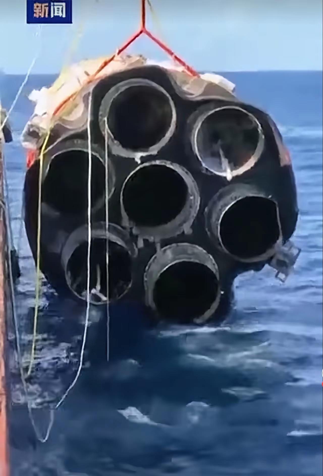 长征十号火箭的一级已经成功捞回来了。这一级本来装了7台发动机，这次飞行只用了5台