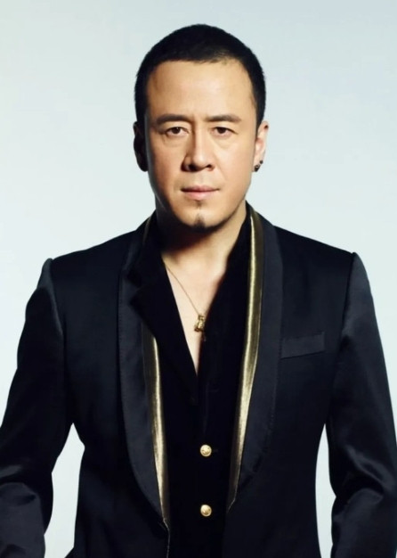 有一次，杨坤被问：“你觉得李宇春和张靓颖谁的唱功最好？”杨坤想都没想就说：“李宇