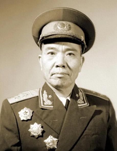 92年开国中将韩伟临终前叮嘱儿子：骨灰不进八宝山，我对不起他们1992年5月8