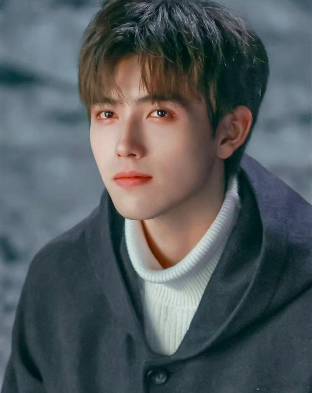 1、陈飞宇这资源确实挺让人瞩目的呀！陈凯歌导演力捧儿子，这操作确实挺显眼的。按说