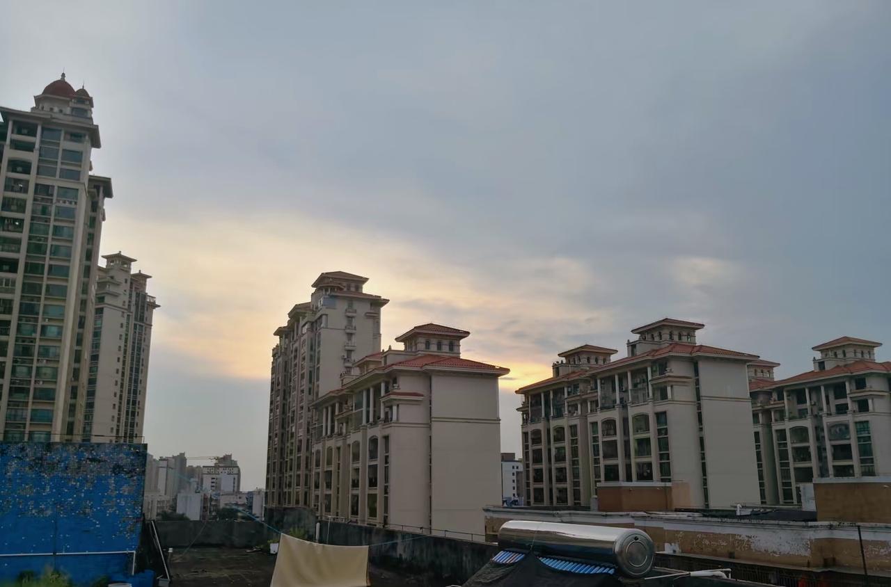 刘震云：）所有女人出轨都是因为聊天。肉体上得不到满足，寻求心理上刺激。女