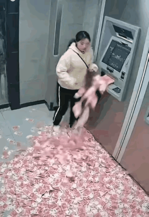 这位女士不是在想怎么把钱拿走，而是在想，我是不是触犯了哪条法规，会不会坐牢，怎么