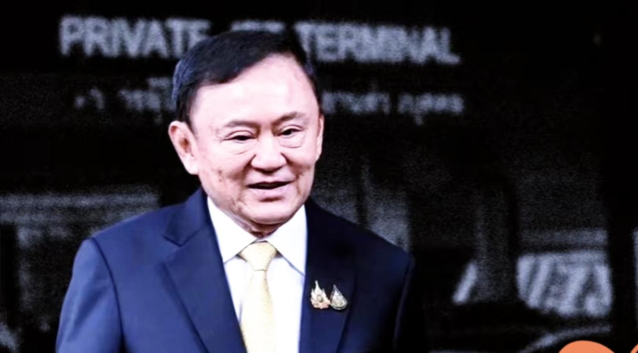 泰国的权力结构并不是完全以国王为主导的，真正的决策者是军方和民众。军方以国王为