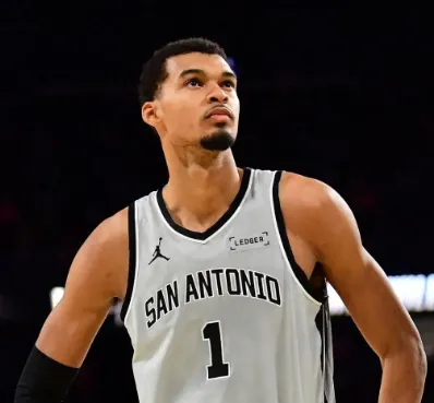 下场打不打还真是博弈湖人这场赢了，下场打爵士，除非湖人不想排第三故意输球，不