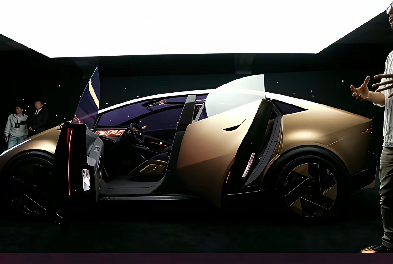 现代把IONIQ艾尼氪品牌正式带进中国，直接用两款概念车亮明态度：轿跑+SUV全