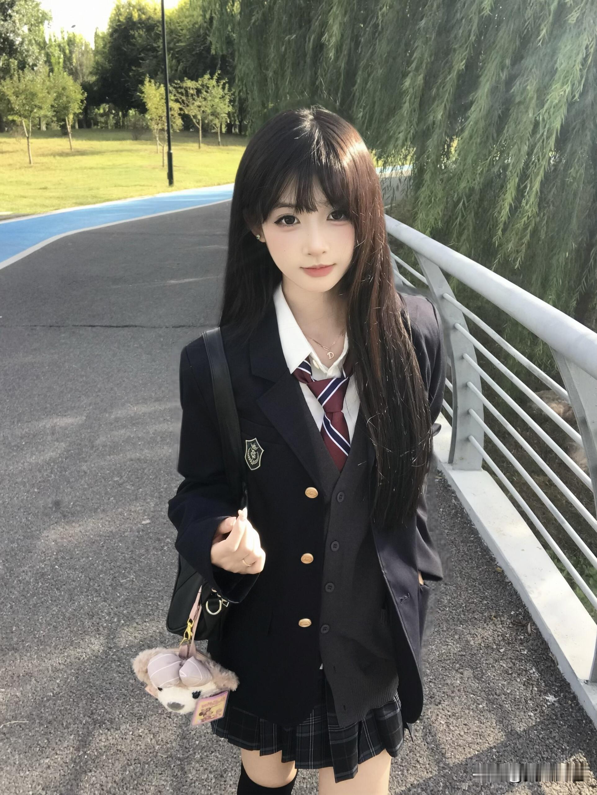 青春校园风，甜美少女穿搭，元气满满的一天！🌞💕