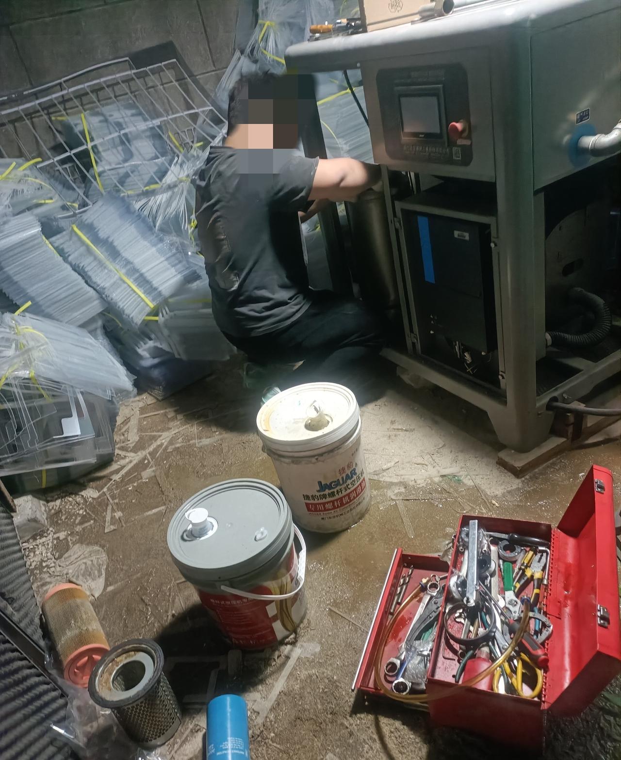 谁说读书没有用，我厂前几天招了一个设备保养员，22天制/8小时，底薪8000元，