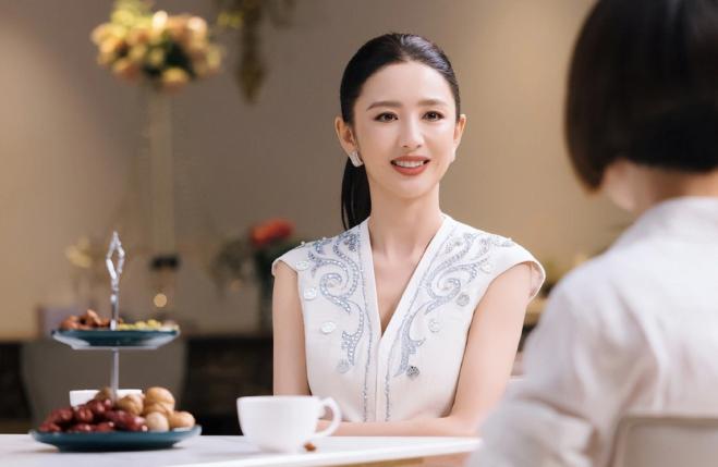 “没想过会和导演好。”佟丽娅在专访里回忆接拍《北京爱情故事》时自己还是新人，