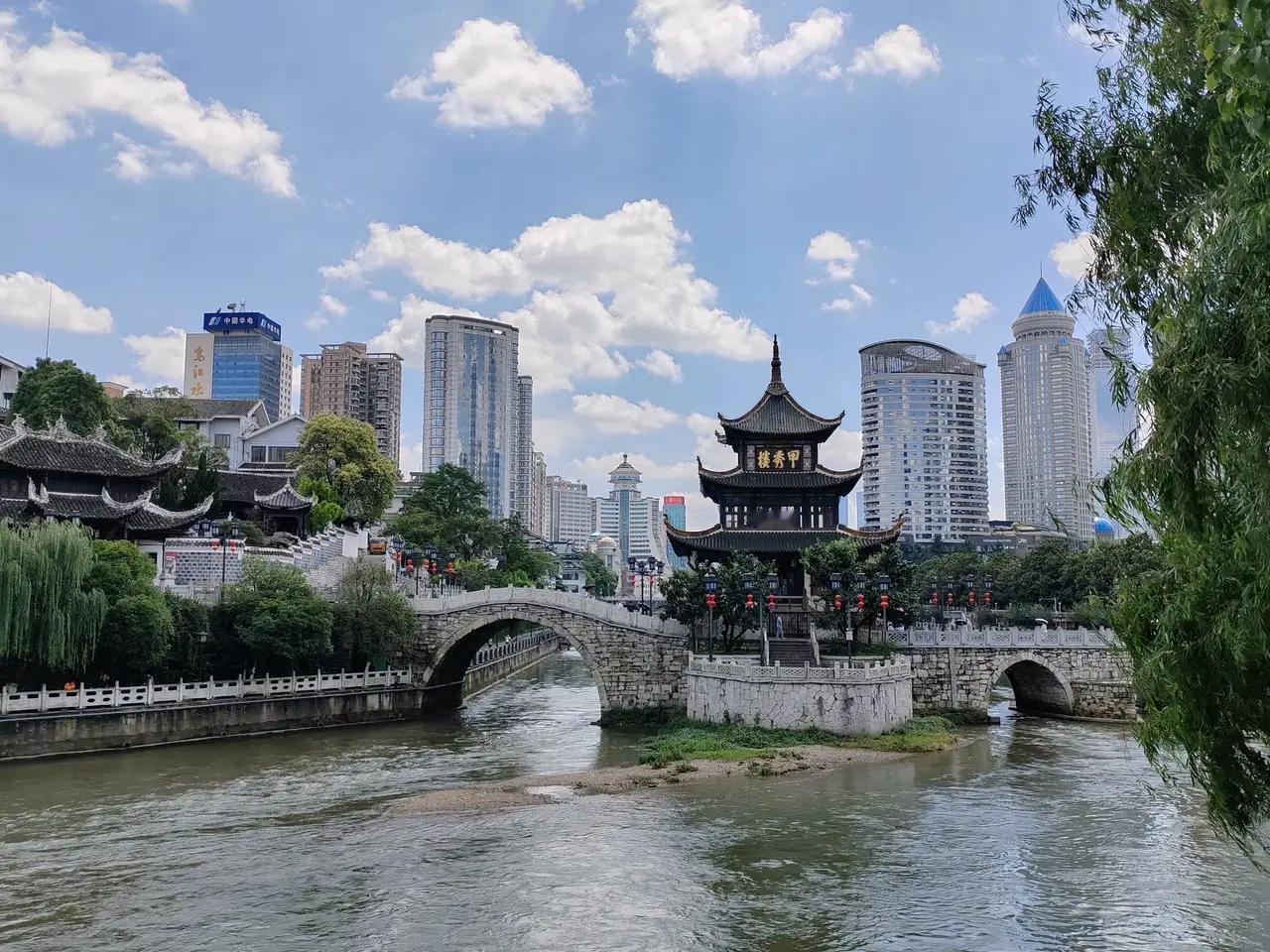 说起来有点不好意思，我就是那个去贵阳之前期待值拉满的外省朋友。五一杀到贵阳，