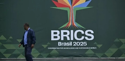 多极化正在改变世界，特朗普坚决不接受，开始出狠招？金砖国家GDP是77万亿