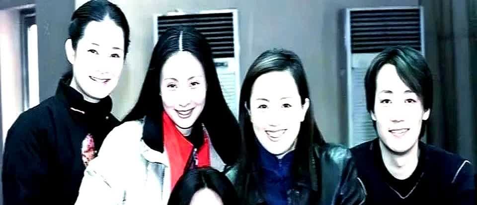 93级中戏表演班，朱媛媛到学校报到。老师看到她后，立即叫住了她，严肃地告