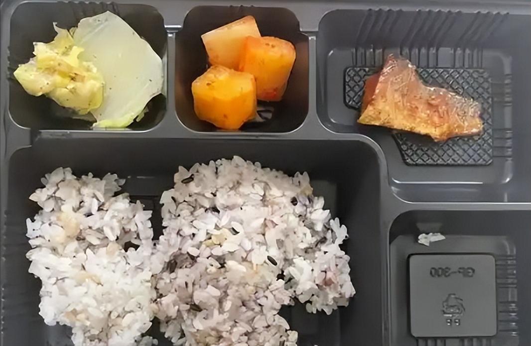 🌙现在才知道，美国大兵一直在网上关注着中国士兵的情况，而让他破防的并不是中国士