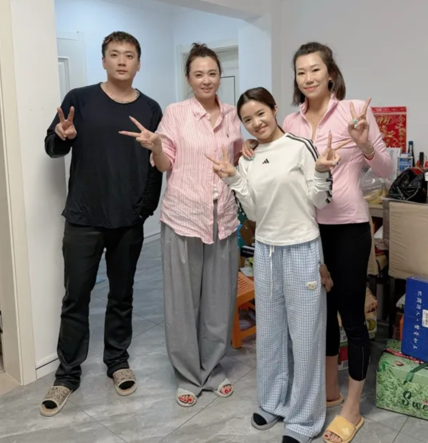 晋妈是不是真的在朋友圈“暗指”李勒优？两个人的关系恐怕真的不是那么简单。10月8日，一张疑似晋妈朋友