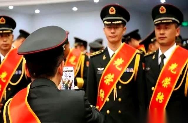 一个当年在部队里叱咤风云的团职干部,四五十岁的年纪,转业到了省直机关。然后呢?