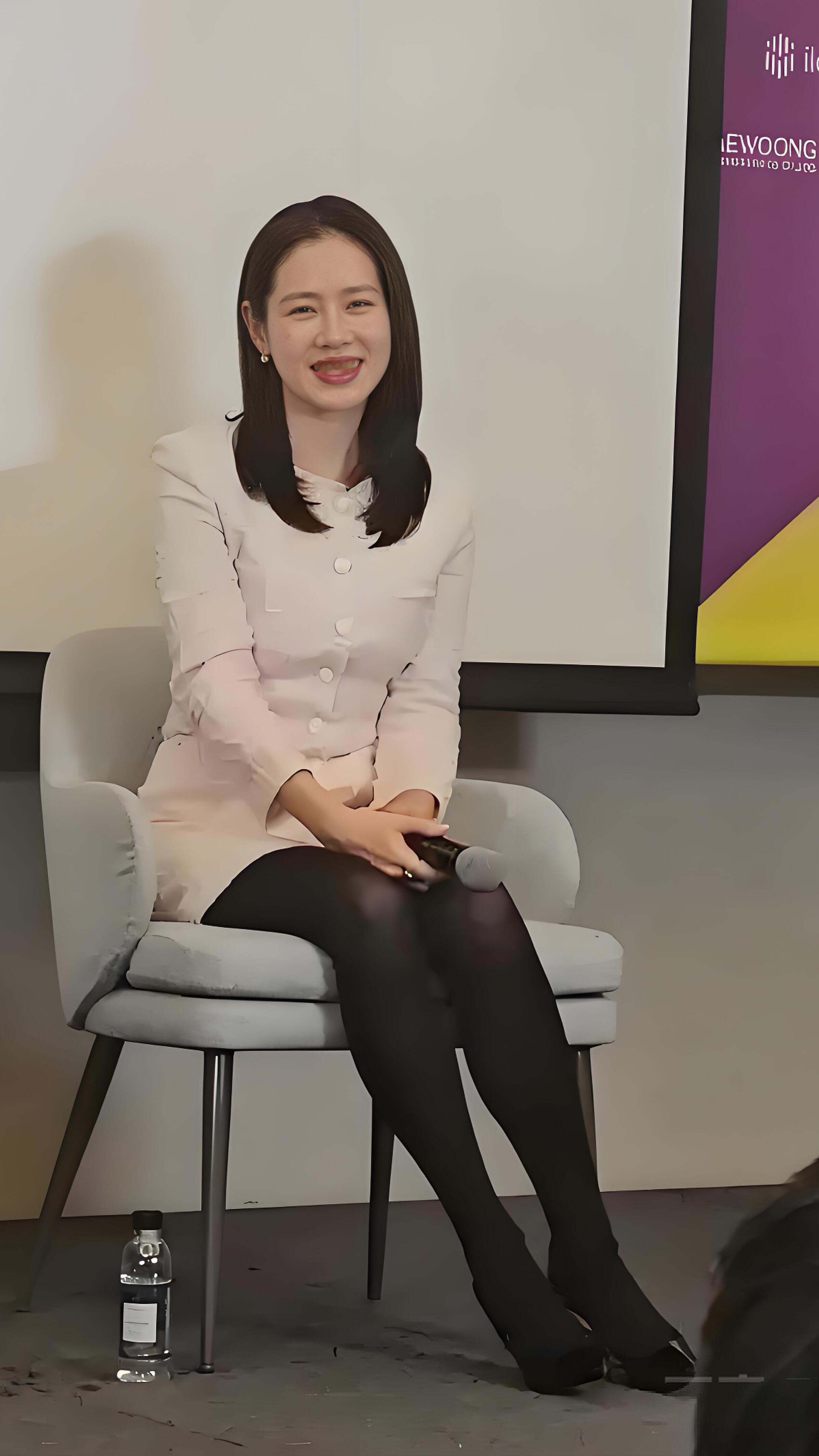 孙艺珍黑丝第一组