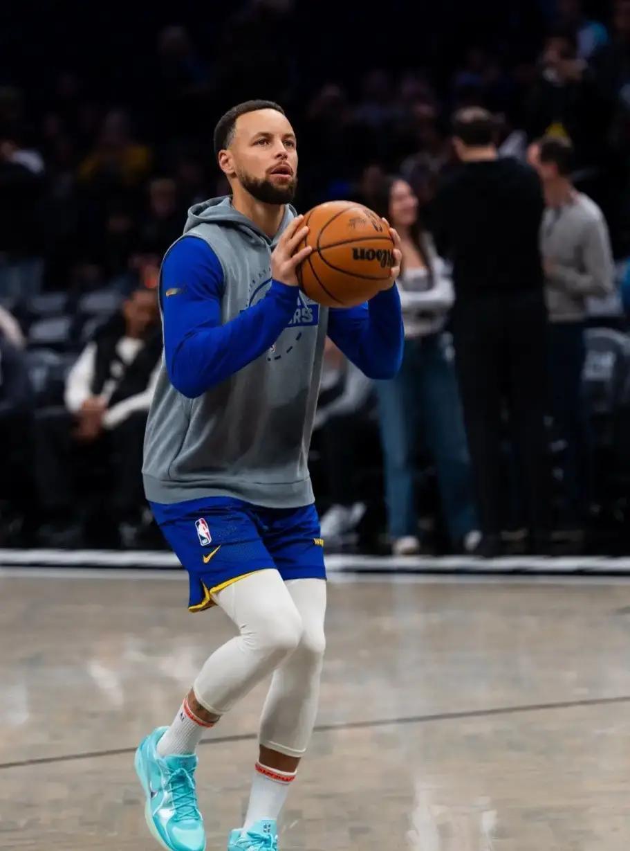 37岁还能砍30+，他俩把联盟打回旧时代库里今天只打31分钟，三分线外9中