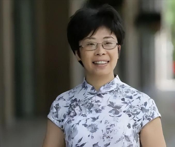 北大才女蒙曼50岁至今未婚，始终保持着独身状态，朱迅问她：“你最想嫁给谁？”谁承