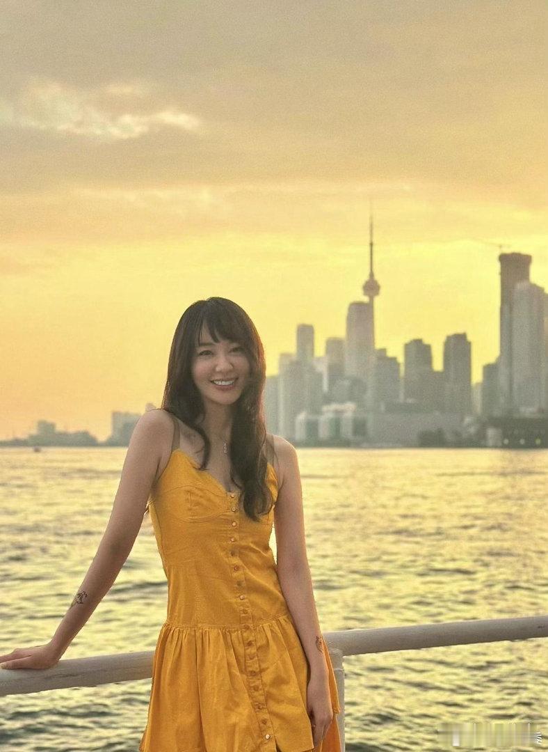 这还是出演《还珠格格》里的金锁吗，看脸已经完全认不出来了，这变化也太大了…​​