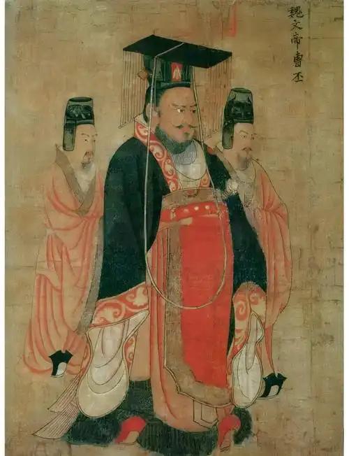 曹丕刘备都迫不及待称帝，难道孙权不急吗？为啥十年后才称帝曹丕220年逼着