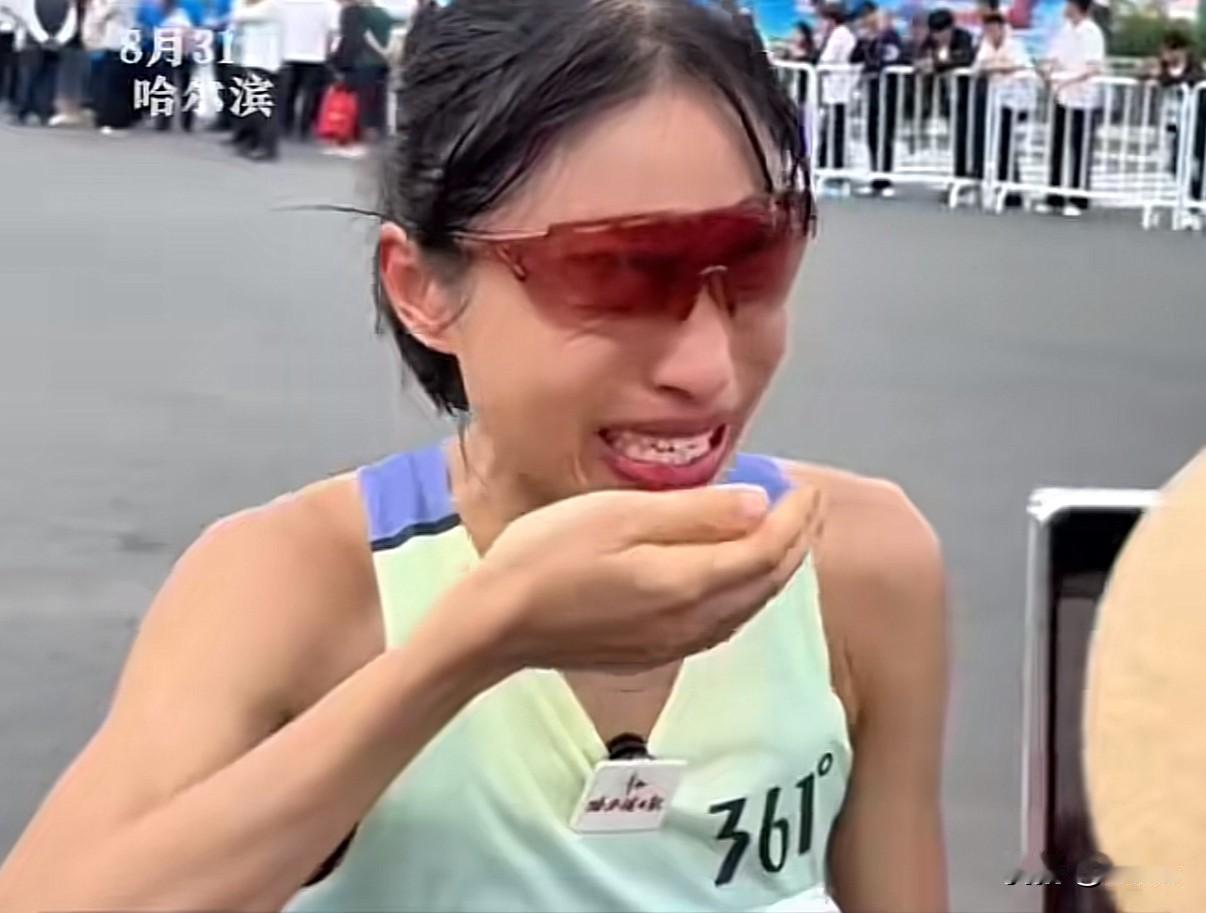 这还是第一次见打工人站在领导这边！哈尔滨马拉松上，一位女护士狂奔2小时35分