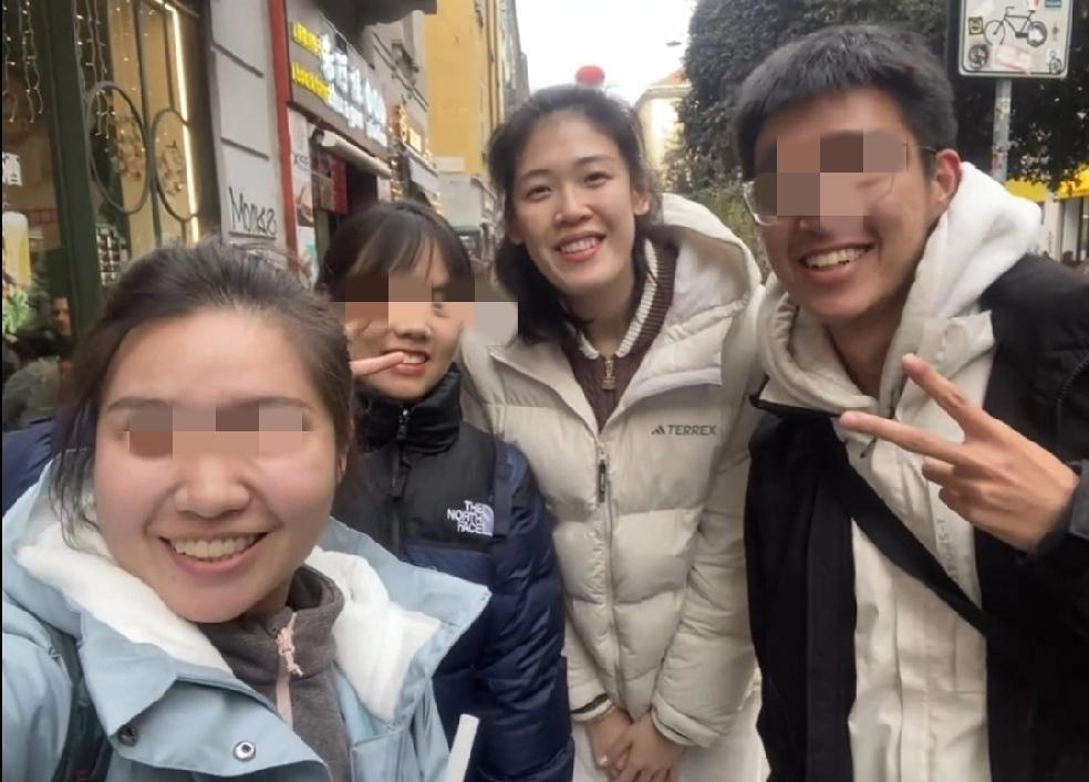 李盈莹周末惊喜亮相意大利米兰唐人街！主攻手李盈莹新赛季加盟意大利米兰俱乐部。