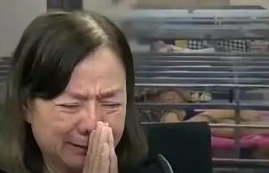禽兽不如！泰国63岁女老板白手起家创办化妆品厂，年纪大了就把公司交给儿子儿媳