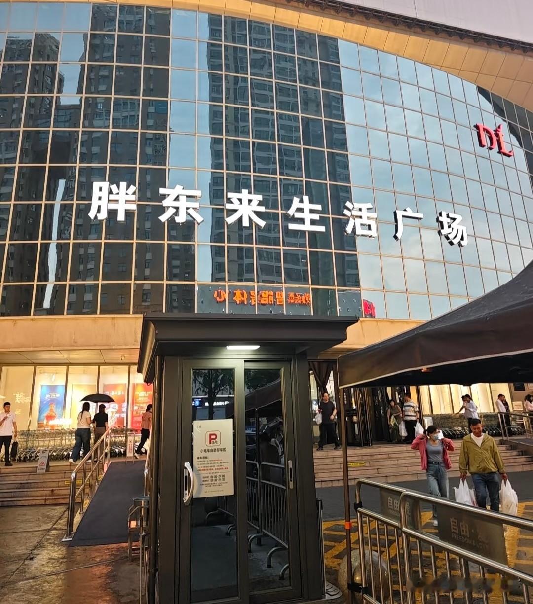 说一个可能让很多人不爱听的话，胖东来从许昌生活广场撤店之后，房东是不愁找不到下家
