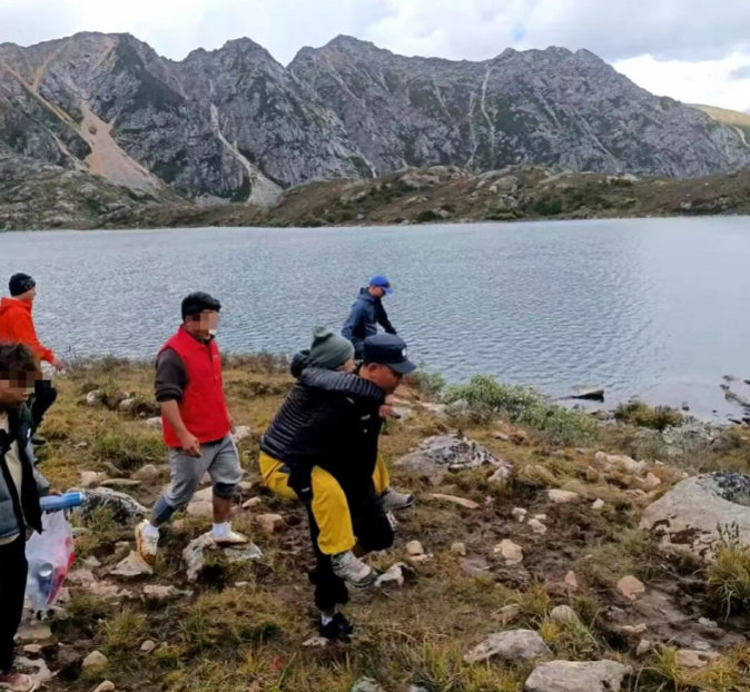 四川甘孜徒步高反昏迷女子已苏醒