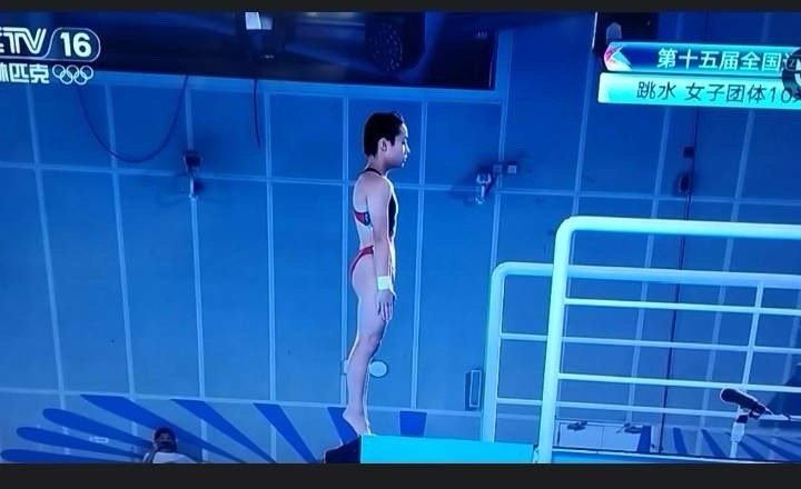 十五届全运会女子跳水团体10米跳台开跳，参赛的孩子们真小呀，感觉差不多都是十一二
