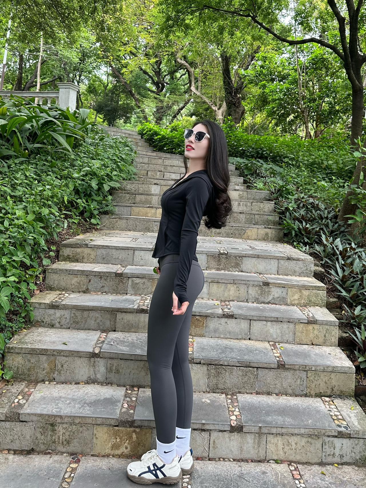 抬头看树低头看花.感受大自然的气息和美景