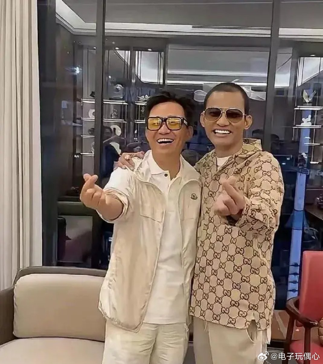 嚯！王宝强现在这么会穿，差点没敢认！