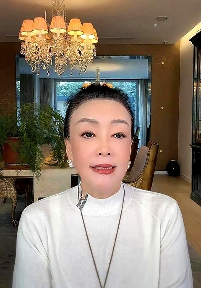 嫁入豪门后，她最大的奢侈品是沉默。马筱梅被拍到独自完成80万的VIP产检套餐。