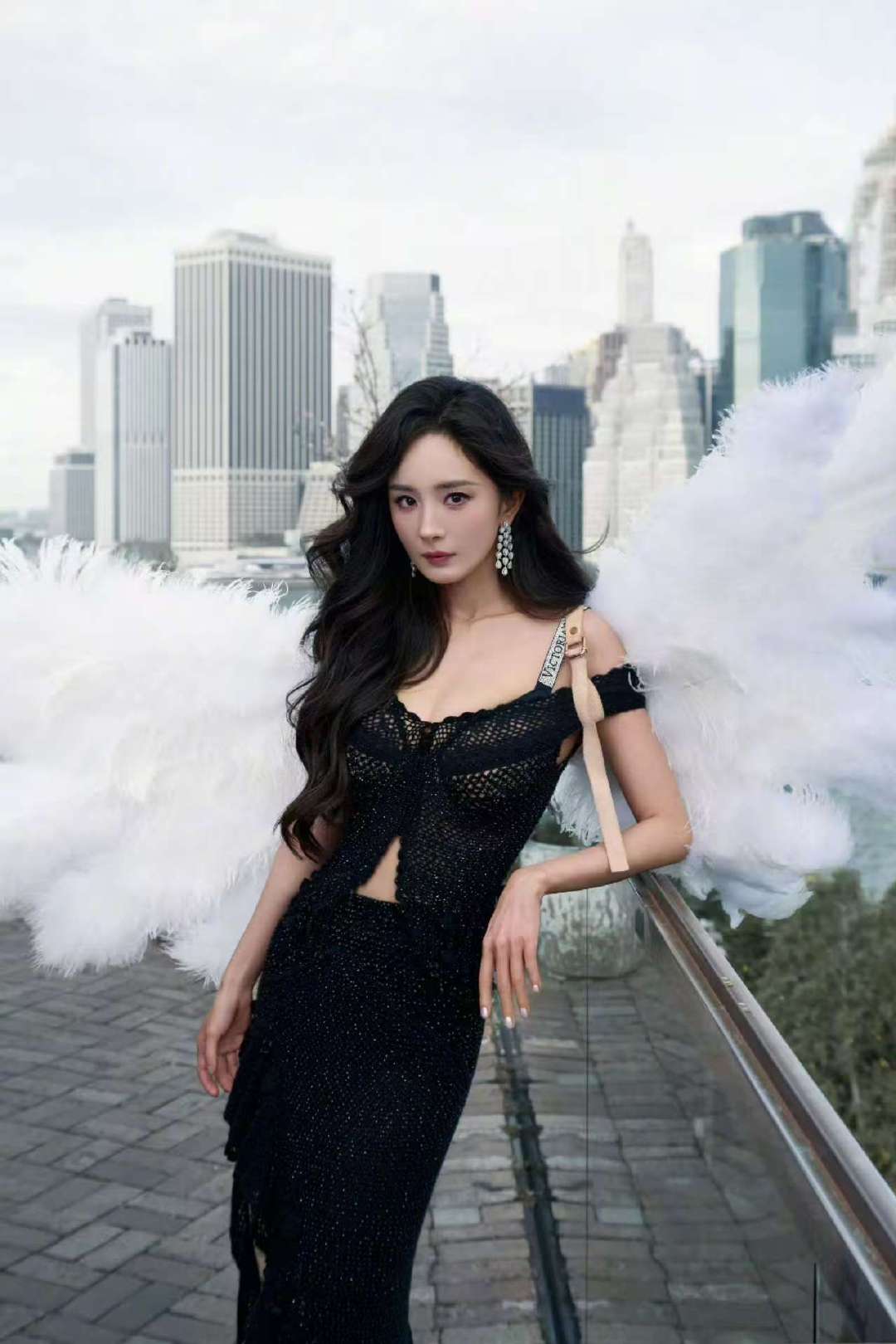 杨幂维密大秀出图杨幂维密翅膀杨幂维密大秀出图啦！天使降临，期待秀场[大笑]