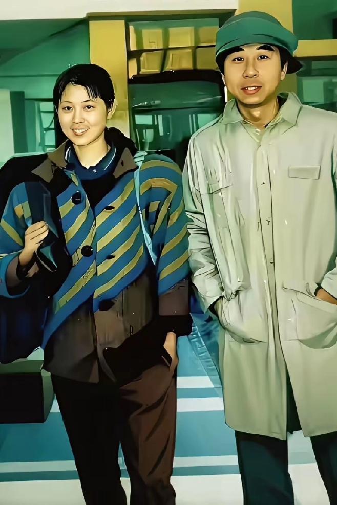 37年前的冯巩倪萍，这穿搭放现在也是“复古潮”啊！✨谁能想到，当年这俩青涩