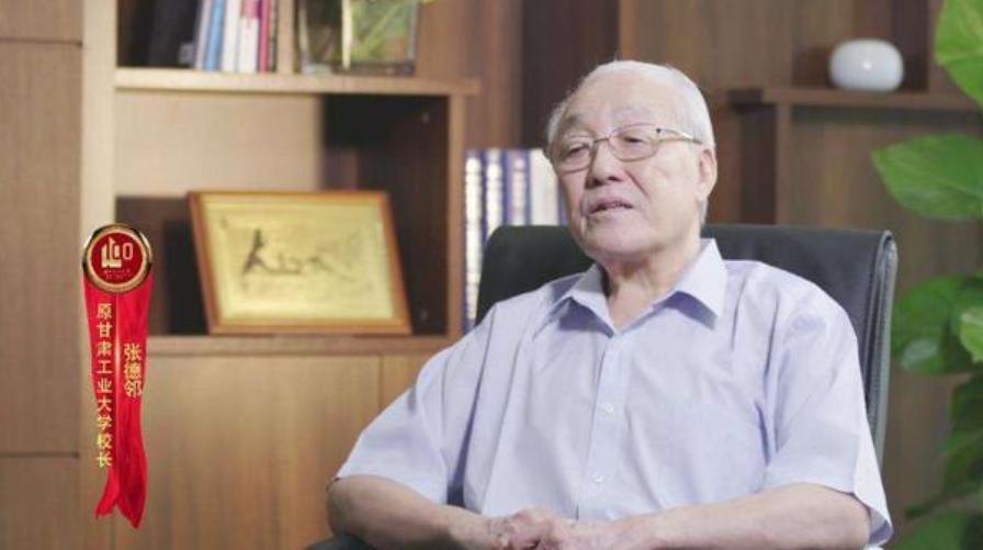 1997年6月，原本隶属于四川的重庆市正式被划分为省一级的直辖市，成为中国四大直