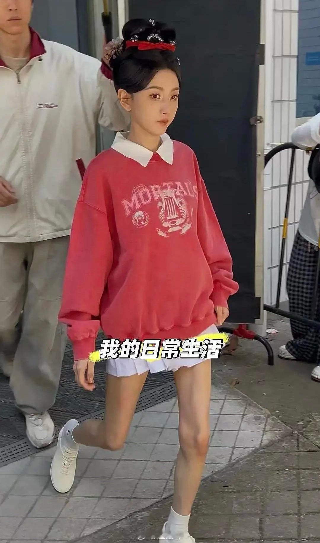 做明星需要瘦成这样吗，完全骷髅骨架既视感好恐怖，宋祖儿这个肢体已经不是皮包骨的问