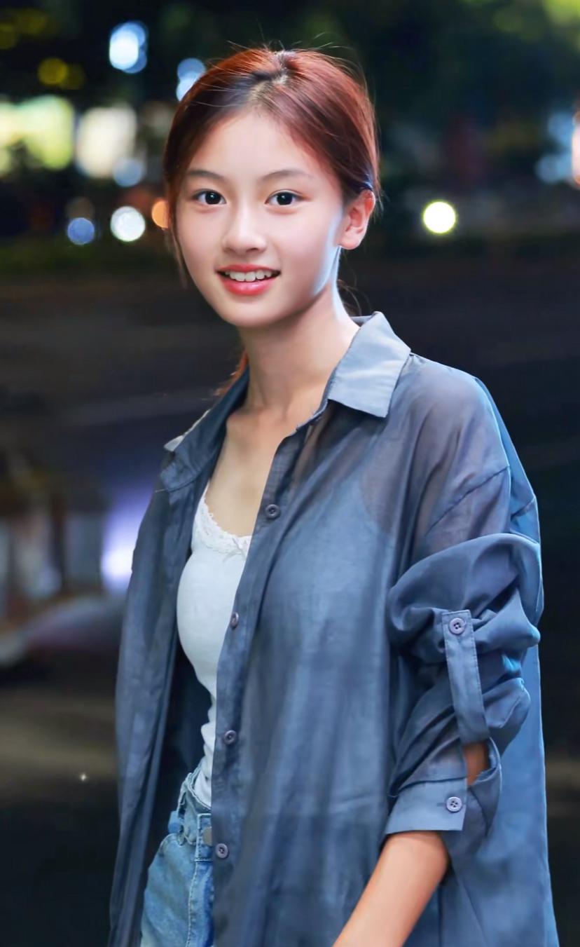 这个南阳七七还有机会吗？郑晓龙不是要拍《红楼梦》吗？我觉得可以找她来演薛宝钗