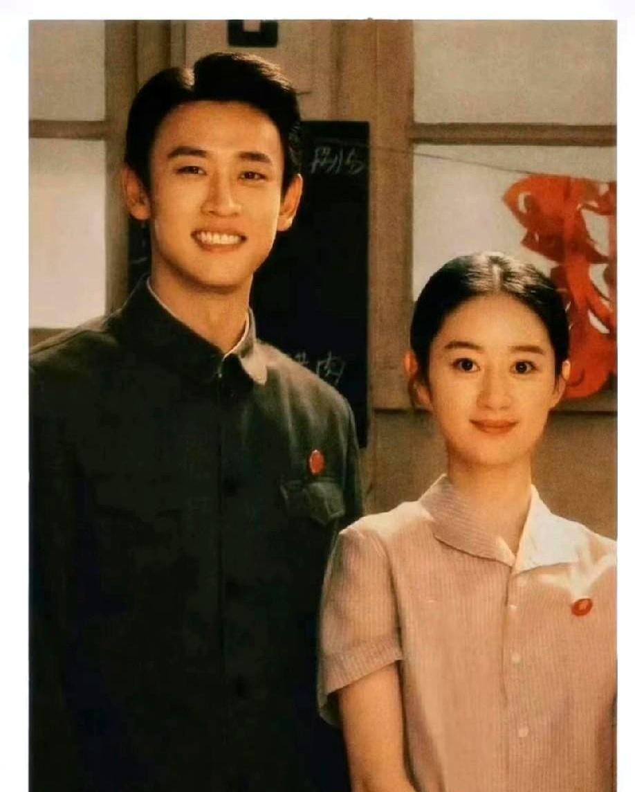 播了3天破亿，这剧男女主居然被嘲“毫无CP感”！都说《小巷人家》剧情不错，可一