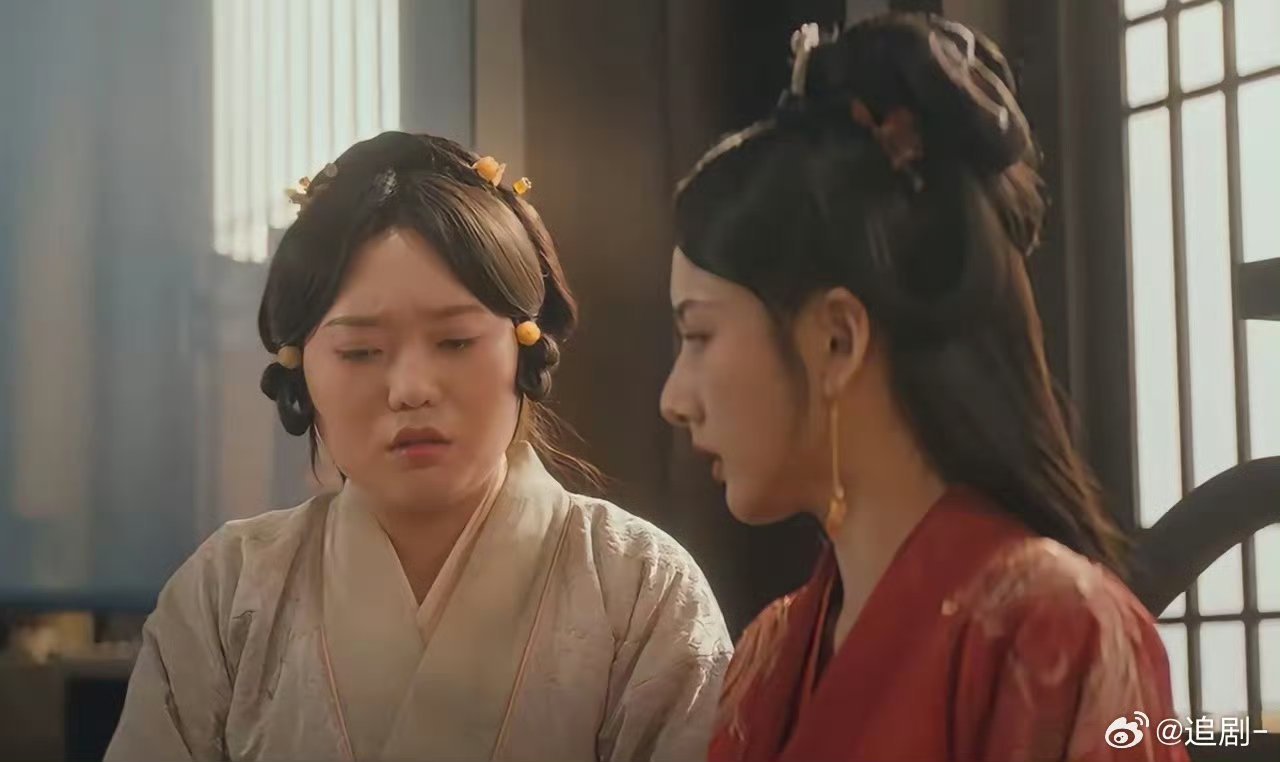 《折腰》开播，李雪琴饰演的丫鬟太出戏了，看见这张脸就想笑，娱乐圈真的没人了吗？明