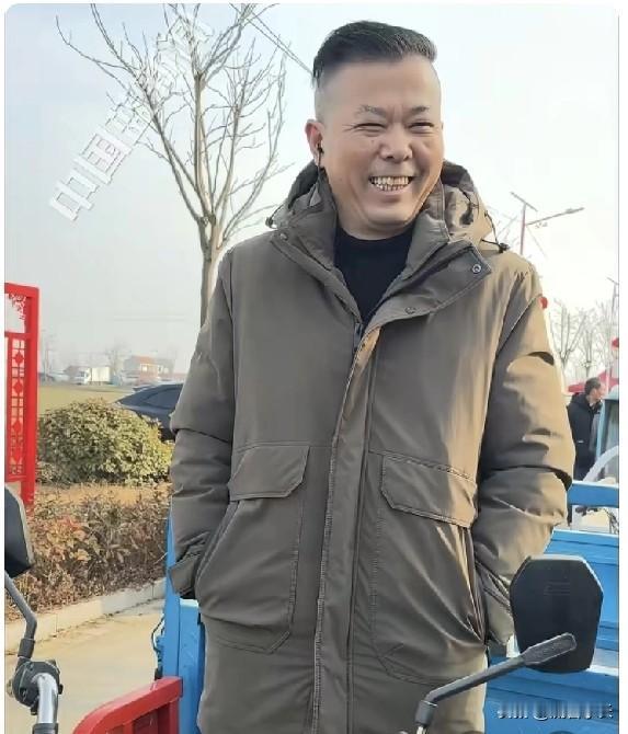 小学同学曝刘强东：年年班里第一，优秀从来不是突然的近日，刘强东的小学同学一