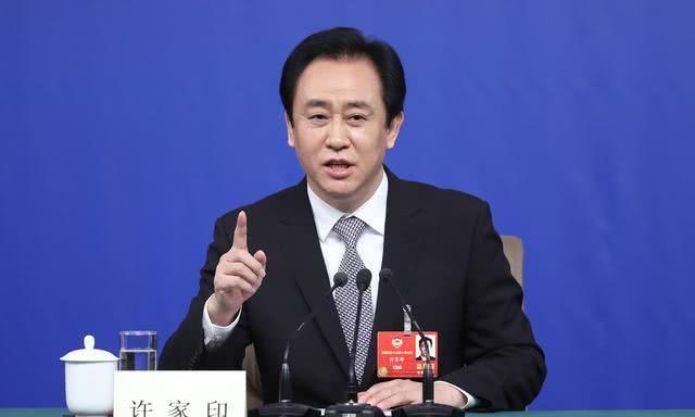 人在牢里蹲着，账还在外面跑。许家印重大资产被挖出，186.5亿转给了"重庆李嘉