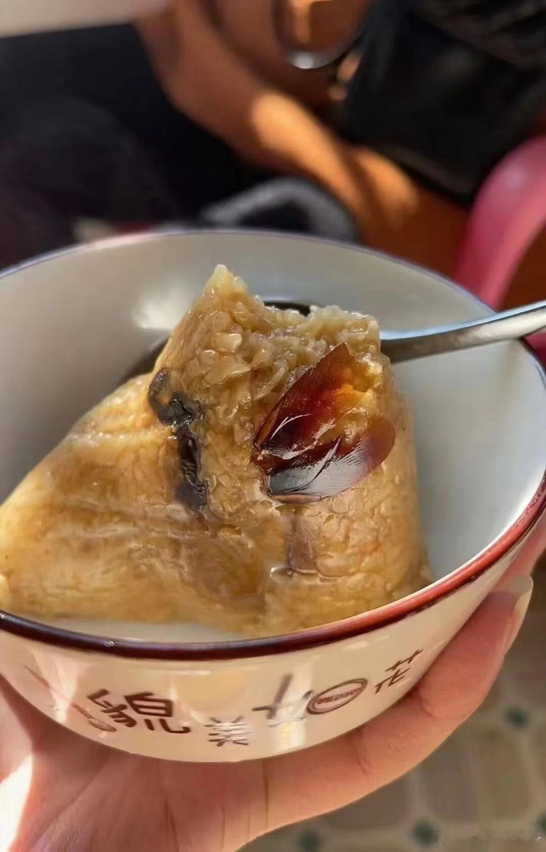 这是皮蛋粽子还是蟑螂❓​​​