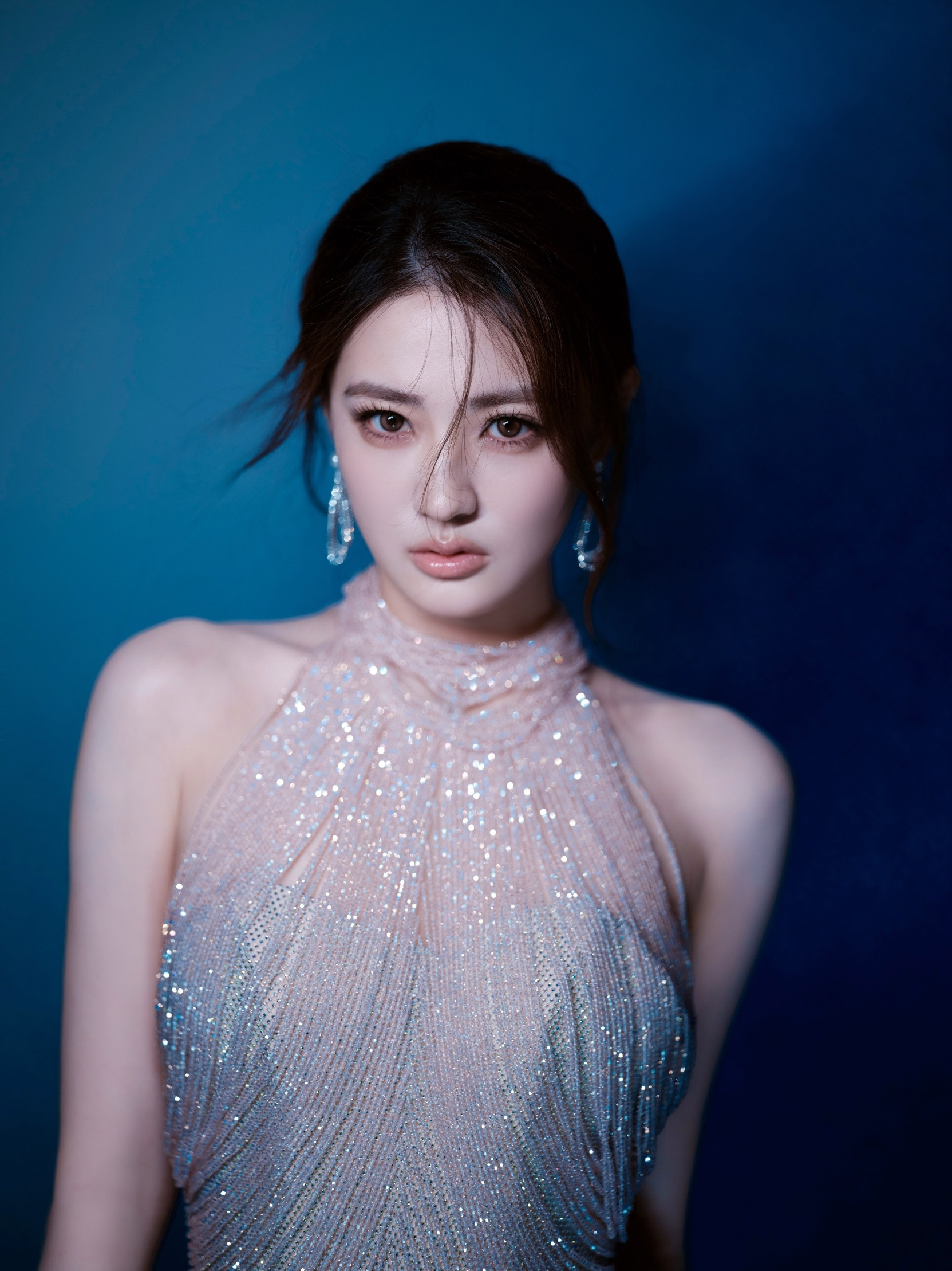 徐璐今日上海时装周出图ThisOne婚纱秀场造型​​​
