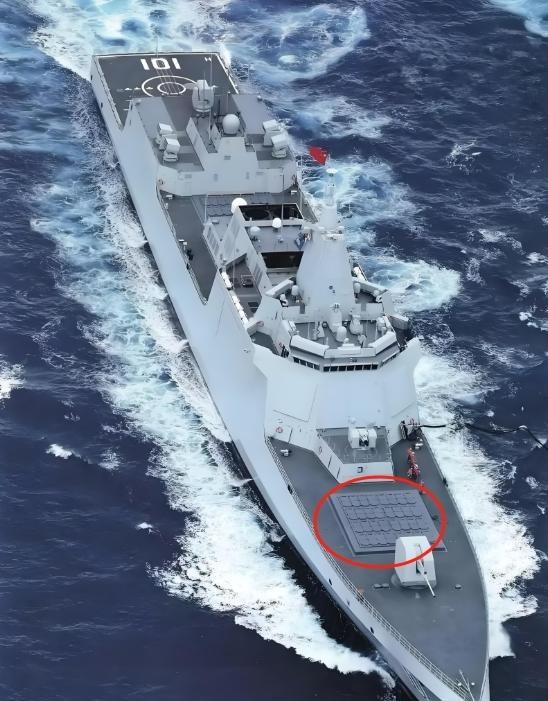 055配备200多枚导弹，假如海战爆发，导弹打完了该咋办？实不相瞒，055打完导